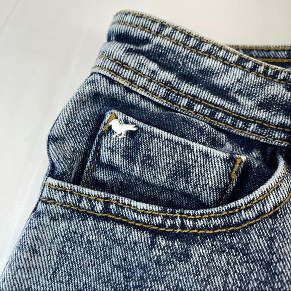 Modern Amusement Acid Wash Bow Jean Shorts Jr Sz 1 - Picture 3 of 14